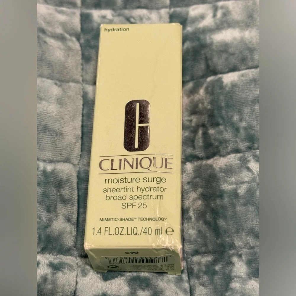CLINIQUE Moisture Surge Sheertint Hydrator Broad Spectrum SPF 25